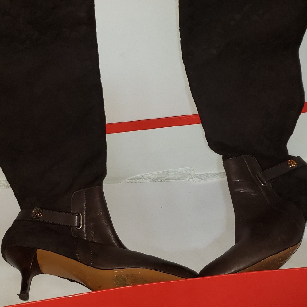 PREVIOUSLY LOVED COACH CLASSIC LOGO KITTEN HEEL CHESTNUT BROWN CALF BOOT